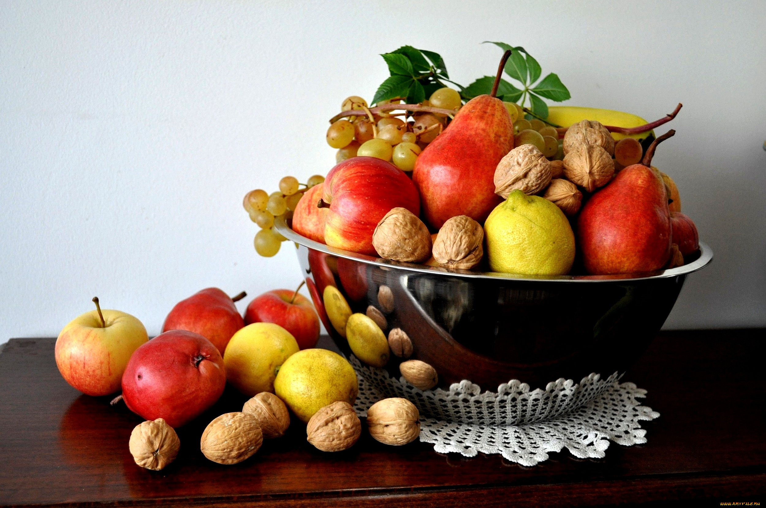 Яблоко фрукт или овощ. Фрукты и орехи. Фрукты овощи орехи. Плод ягода. Ягоды и орехи.